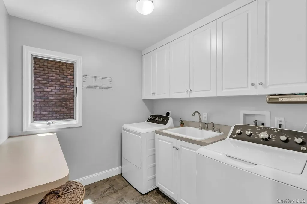 10 Winter Lane Dix Hills NY 11746