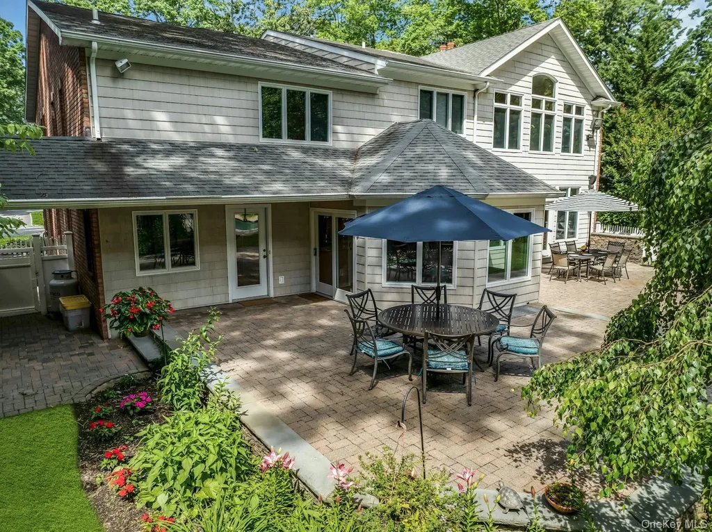 10 Winter Lane Dix Hills NY 11746
