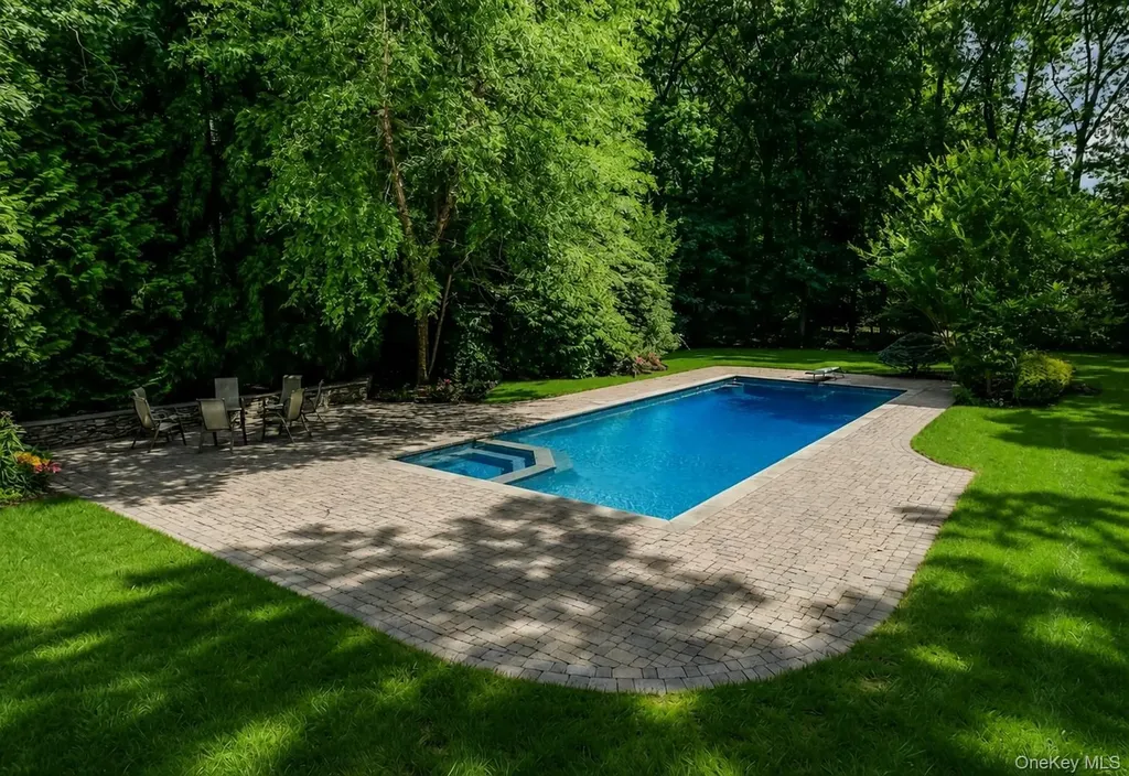 10 Winter Lane Dix Hills NY 11746