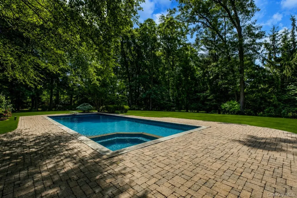 10 Winter Lane Dix Hills NY 11746