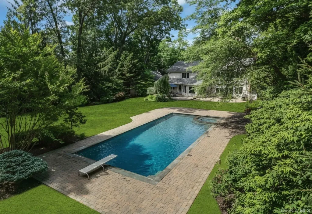 10 Winter Lane Dix Hills NY 11746