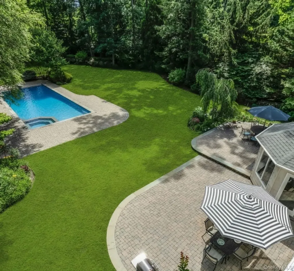 10 Winter Lane Dix Hills NY 11746
