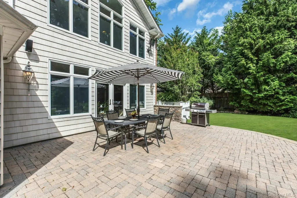 10 Winter Lane Dix Hills NY 11746