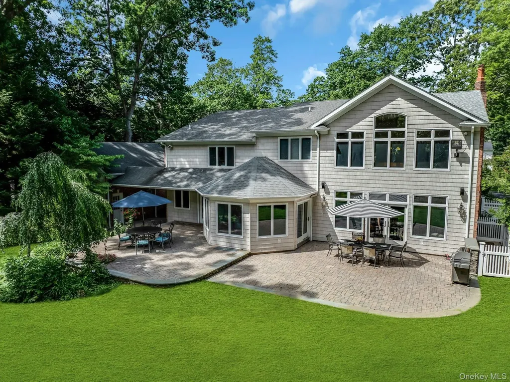 10 Winter Lane Dix Hills NY 11746