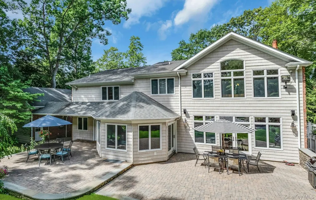 10 Winter Lane Dix Hills NY 11746