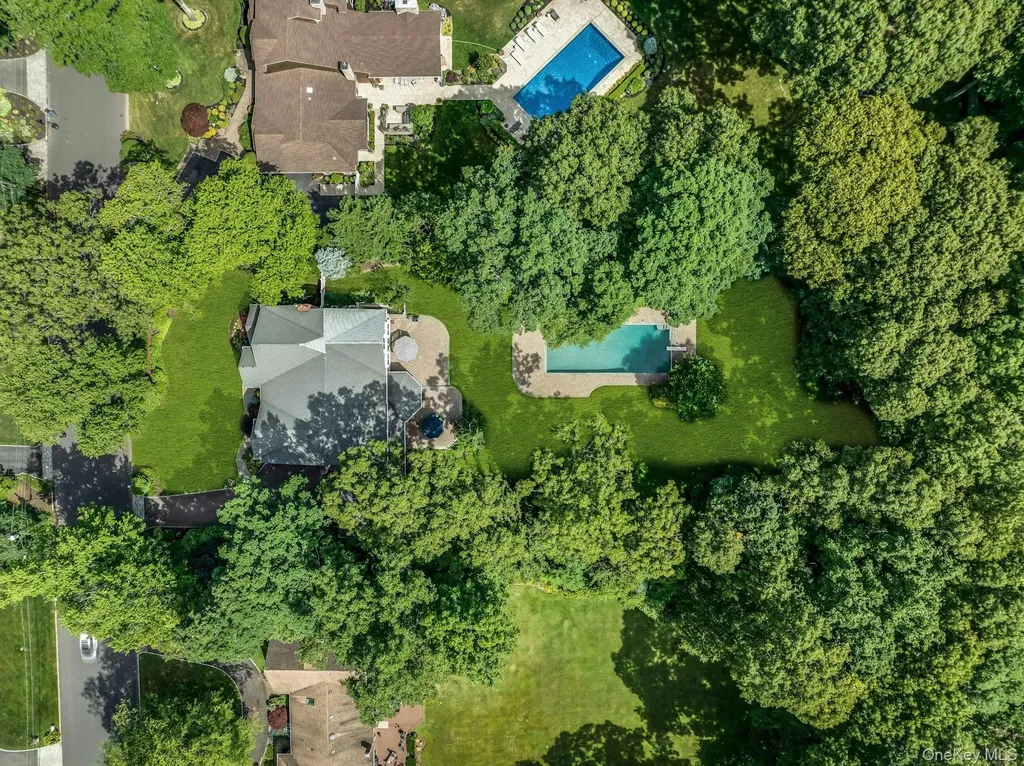10 Winter Lane Dix Hills NY 11746