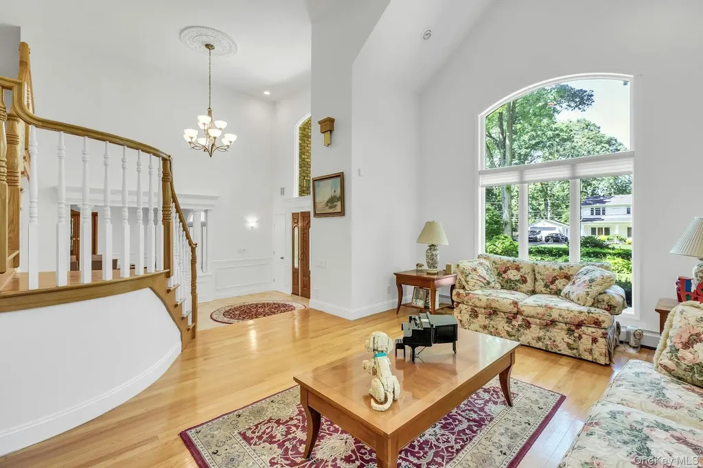 10 Winter Lane Dix Hills NY 11746
