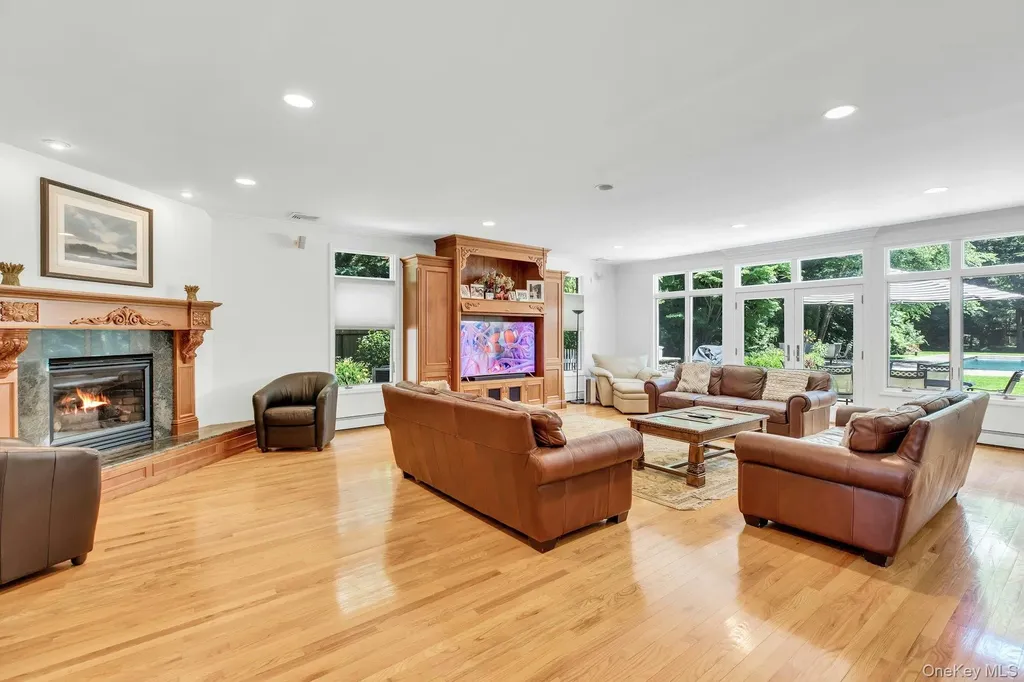 10 Winter Lane Dix Hills NY 11746