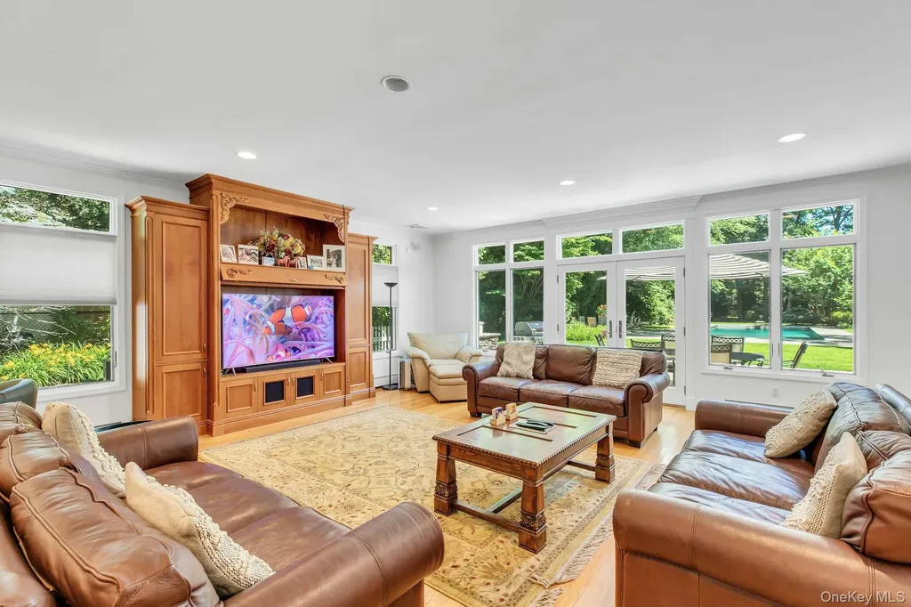 10 Winter Lane Dix Hills NY 11746