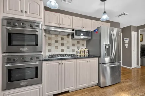 6 W Oak Hill Oyster Bay NY 11771