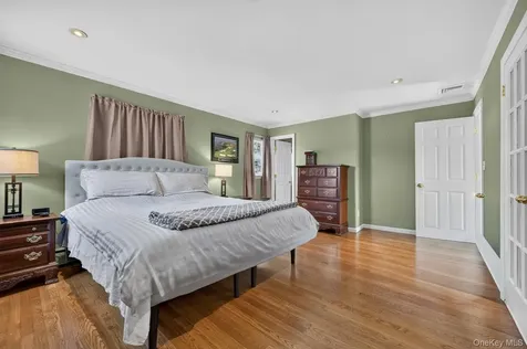 6 W Oak Hill Oyster Bay NY 11771