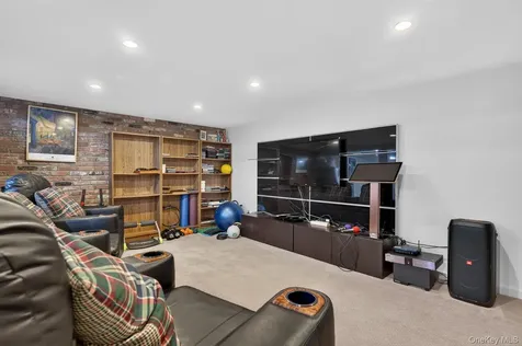6 W Oak Hill Oyster Bay NY 11771