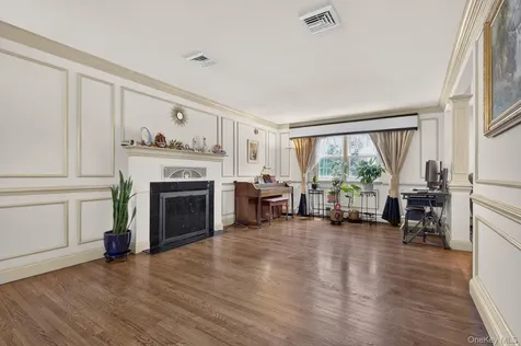 6 W Oak Hill Oyster Bay NY 11771