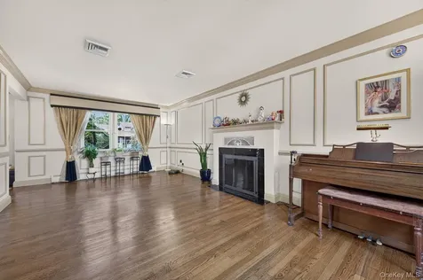 6 W Oak Hill Oyster Bay NY 11771