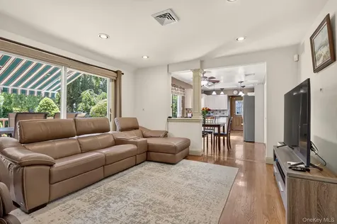 6 W Oak Hill Oyster Bay NY 11771