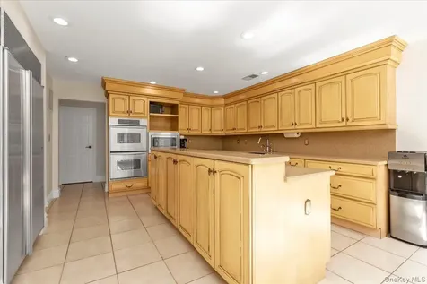219 Carnation Drive Farmingdale NY 11735
