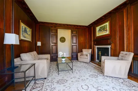1 Pond Road Glen Cove NY 11542