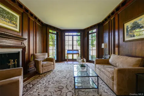 1 Pond Road Glen Cove NY 11542