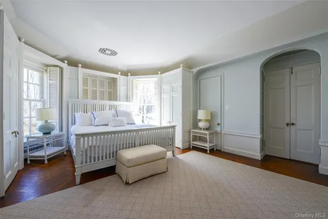 1 Pond Road Glen Cove NY 11542