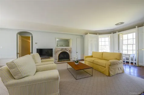 1 Pond Road Glen Cove NY 11542