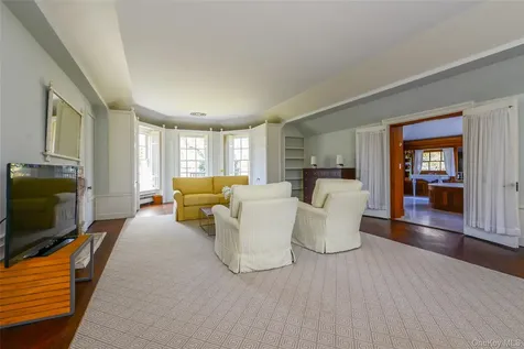 1 Pond Road Glen Cove NY 11542