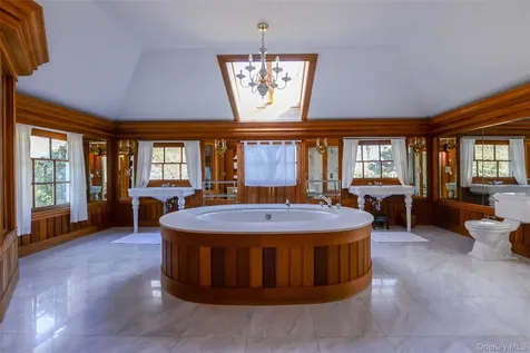 1 Pond Road Glen Cove NY 11542