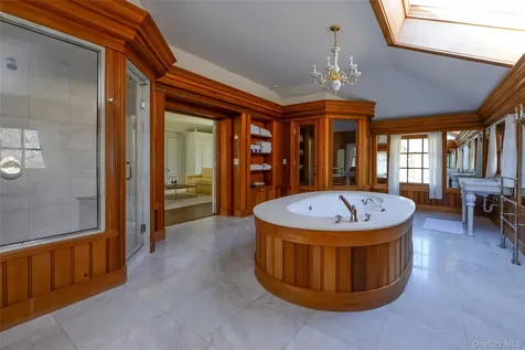 1 Pond Road Glen Cove NY 11542