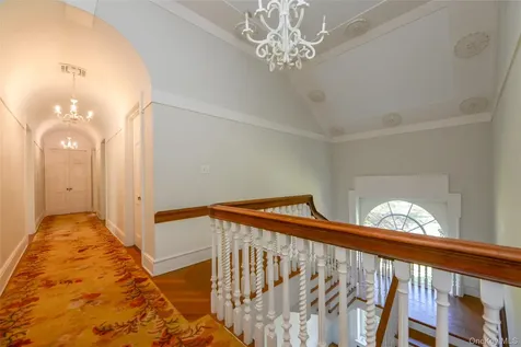 1 Pond Road Glen Cove NY 11542