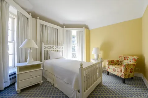 1 Pond Road Glen Cove NY 11542