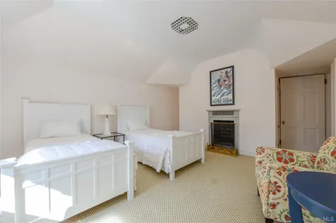 1 Pond Road Glen Cove NY 11542