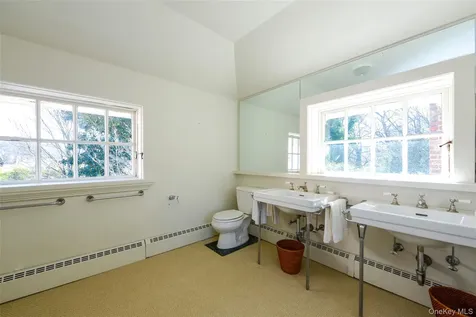 1 Pond Road Glen Cove NY 11542