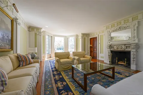 1 Pond Road Glen Cove NY 11542