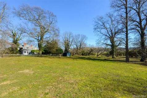 1 Pond Road Glen Cove NY 11542