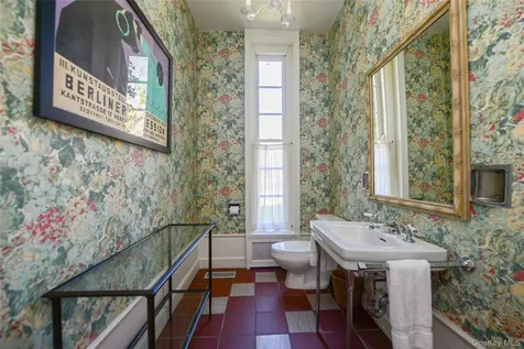 1 Pond Road Glen Cove NY 11542