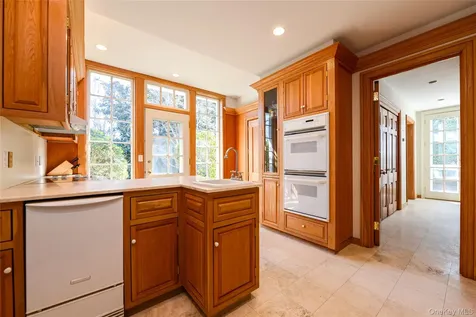 1 Pond Road Glen Cove NY 11542