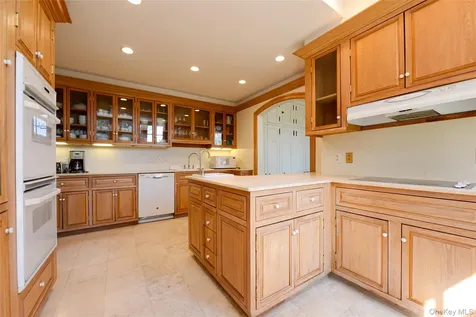 1 Pond Road Glen Cove NY 11542