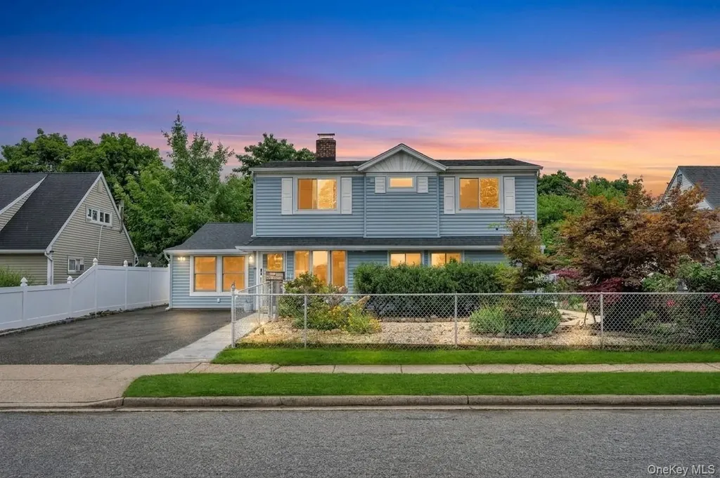 40 Blueberry Lane Hicksville NY 11801