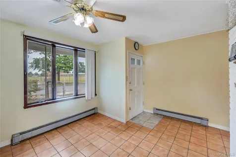 40 Blueberry Lane Hicksville NY 11801