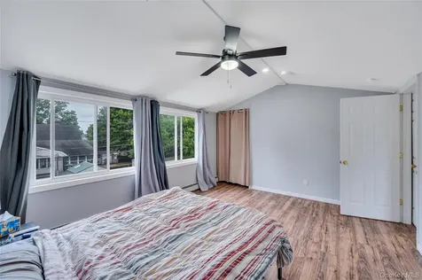 40 Blueberry Lane Hicksville NY 11801