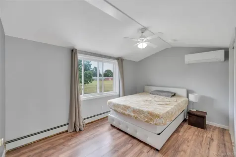 40 Blueberry Lane Hicksville NY 11801