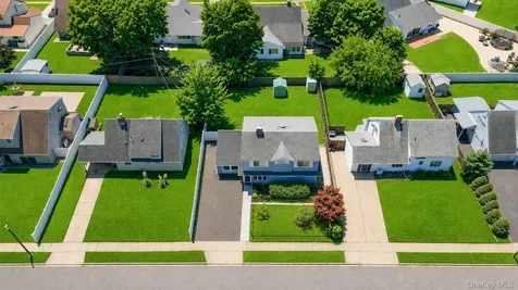 40 Blueberry Lane Hicksville NY 11801