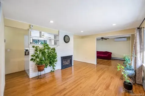 40 Blueberry Lane Hicksville NY 11801