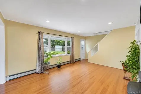 40 Blueberry Lane Hicksville NY 11801