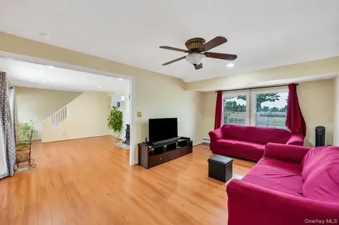 40 Blueberry Lane Hicksville NY 11801
