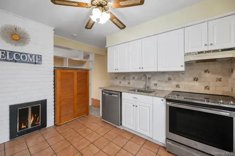40 Blueberry Lane Hicksville NY 11801