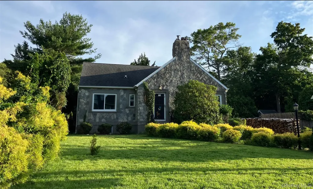26 Hickory Road Rocky Point NY 11778