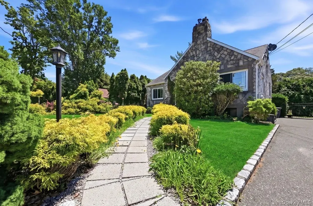 26 Hickory Road Rocky Point NY 11778
