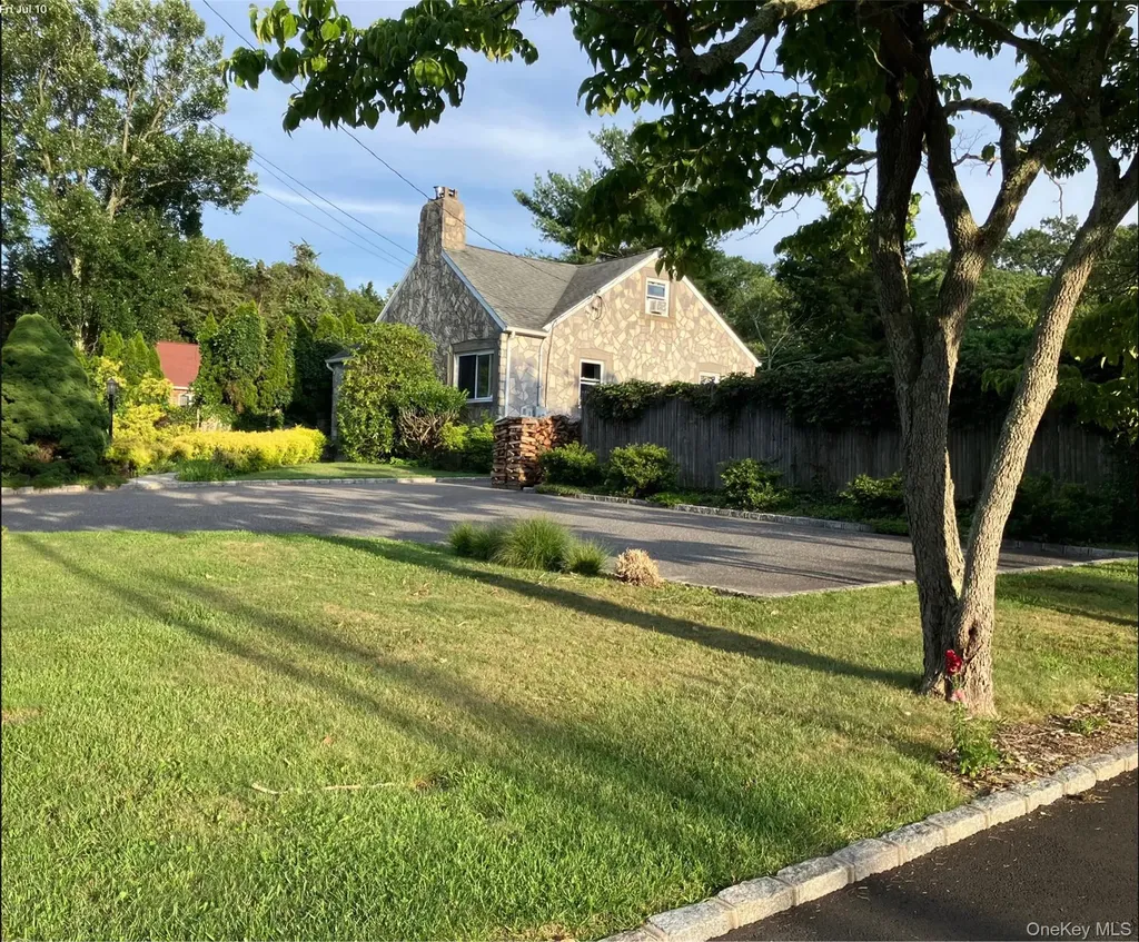 26 Hickory Road Rocky Point NY 11778