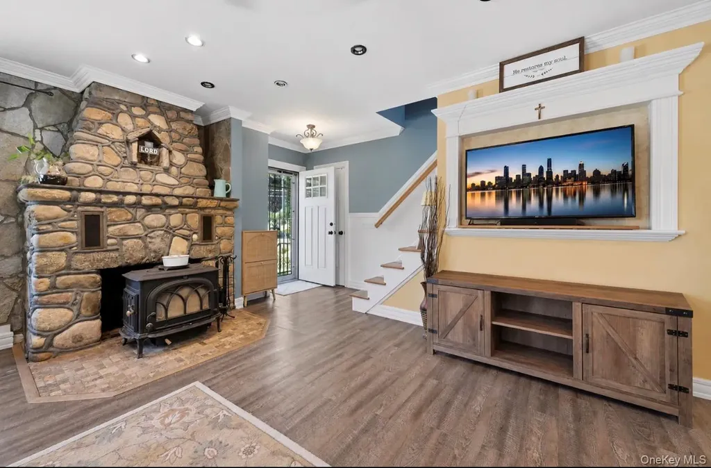 26 Hickory Road Rocky Point NY 11778