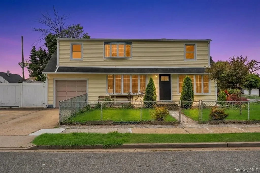 163 Miller Road Hicksville NY 11801